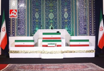 تصاویر استقرار پیکر رهبر شهید انقلاب و همراهان شهیدش در مصلای تهران